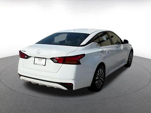 Used 2025 Nissan Altima 2.5 SV FWD image 12