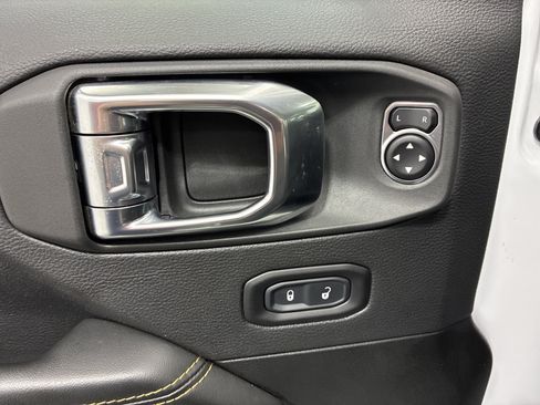 Certified 2025 Jeep Gladiator Sport AWD/4WD image 22