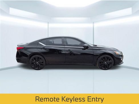 Used 2022 Nissan Altima 2.5 SR w/ Midnight Edition Package FWD image 8