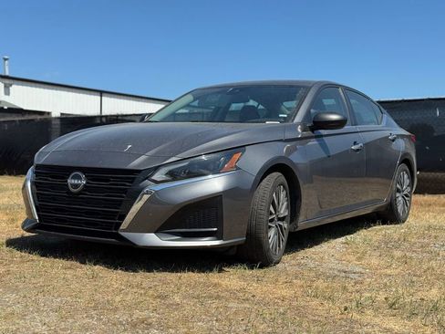Used 2024 Nissan Altima 2.5 SV FWD image 4