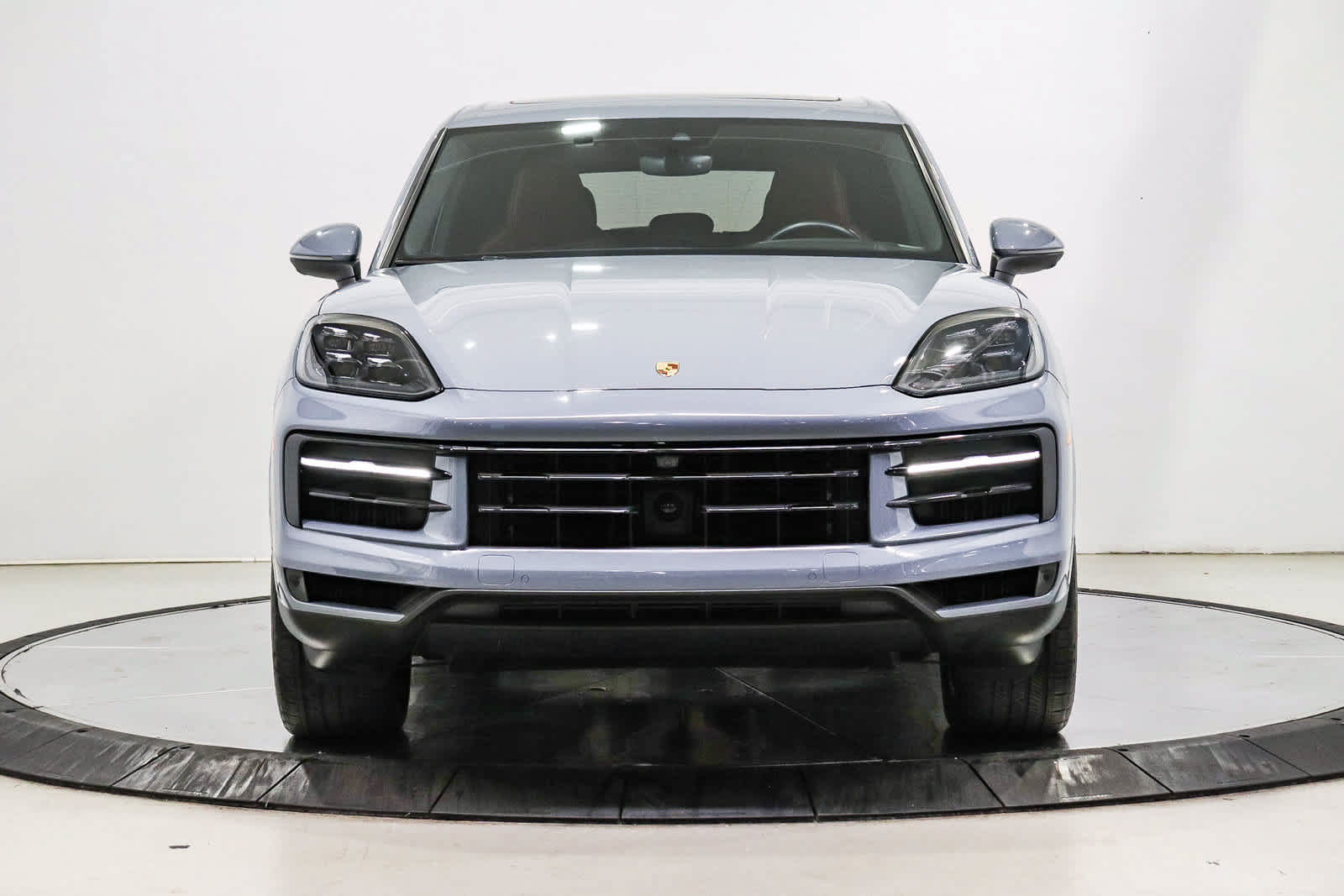 Used 2024 Porsche Cayenne S AWD/4WD image 2