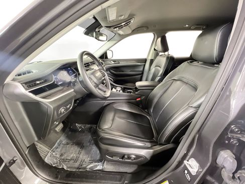 Used 2022 Jeep Grand Cherokee Limited AWD/4WD image 21