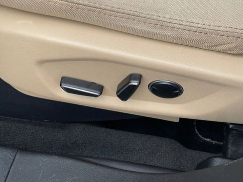 Used 2017 Ford Explorer XLT image 11