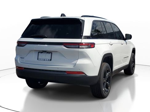New 2026 Jeep Grand Cherokee Limited RWD image 4