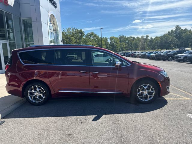 Used 2018 Chrysler Pacifica Limited FWD image 4