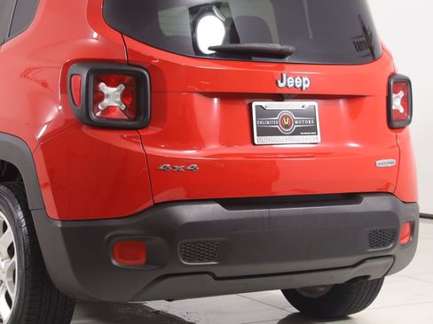 Used 2017 Jeep Renegade Latitude w/ Popular Equipment Group AWD/4WD image 19