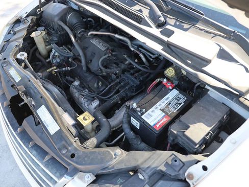 Used 2008 Chrysler Town & Country Touring image 39