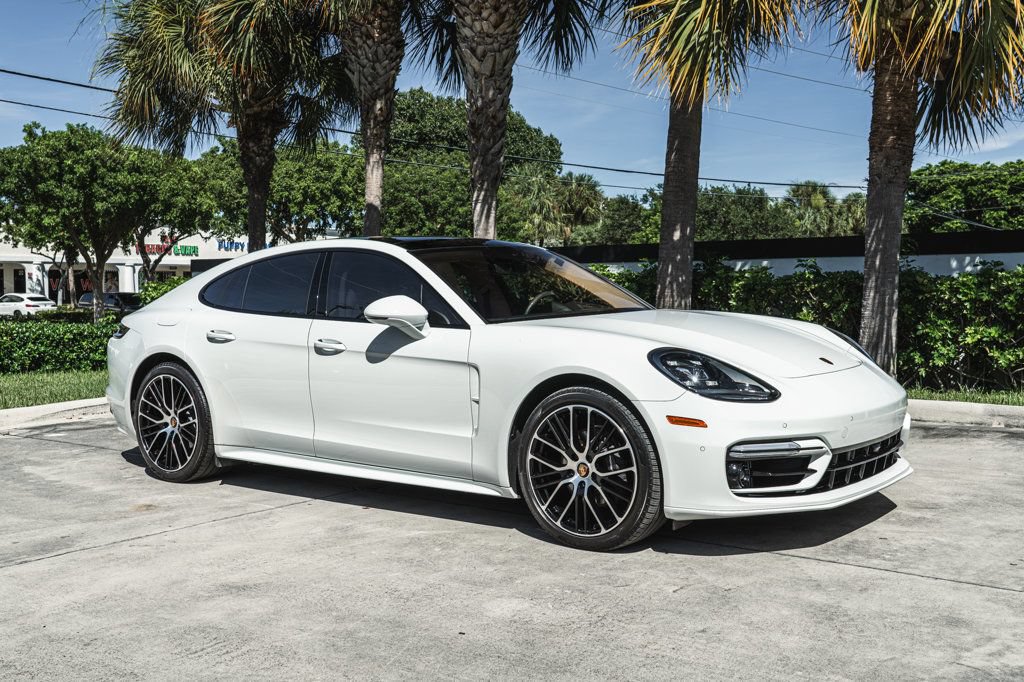 Used 2023 Porsche Panamera image 11