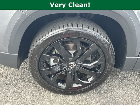 Used 2022 Volkswagen Taos SE FWD image 11