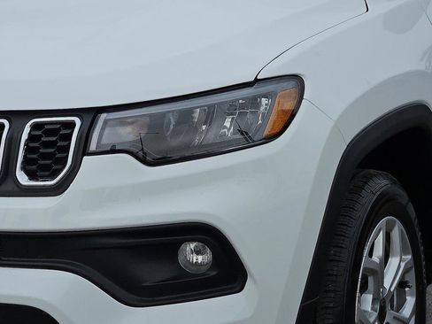 Used 2025 Jeep Compass Latitude AWD/4WD image 7