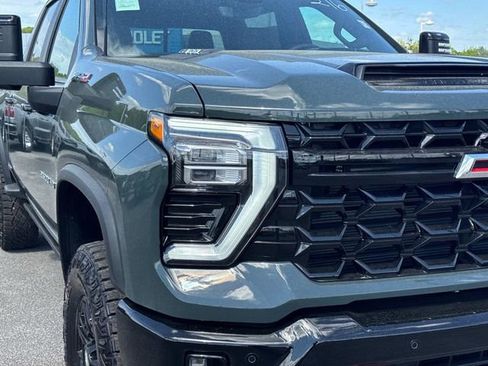 New 2026 Chevrolet Silverado 2500 ZR2 AWD/4WD image 10