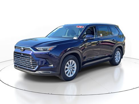 Certified 2024 Toyota Grand Highlander XLE image 2