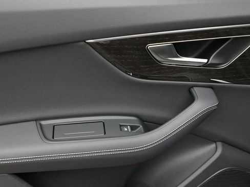 Used 2025 Audi Q7 3.0T Prestige w/ Prestige Package image 26