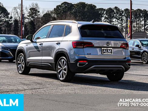 Used 2024 Volkswagen Taos SE image 7