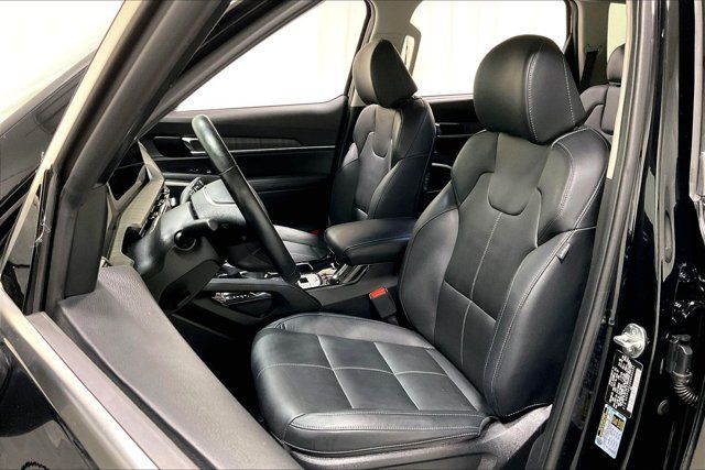 Used 2024 Kia Telluride EX w/ EX Captain's Chair Package AWD/4WD image 25