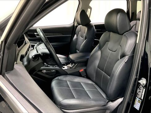 Used 2024 Kia Telluride EX w/ EX Captain's Chair Package AWD/4WD image 25