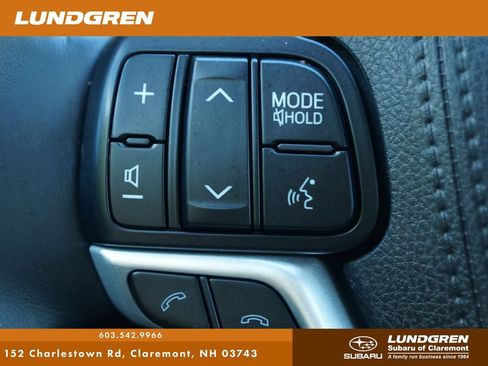 Used 2018 Toyota Highlander XLE w/ Carpet Mat Package (TMS) AWD/4WD image 18
