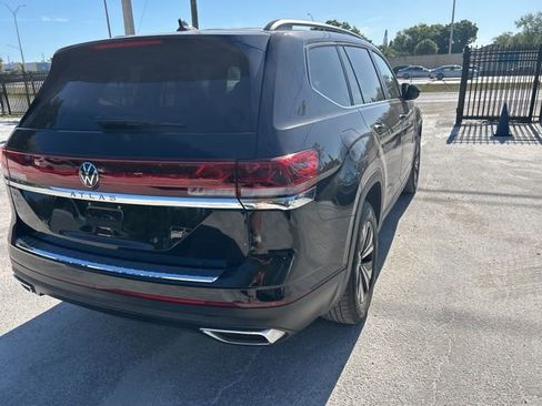 Used 2025 Volkswagen Atlas SE FWD image 4