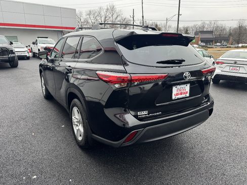 Used 2023 Toyota Highlander LE image 7