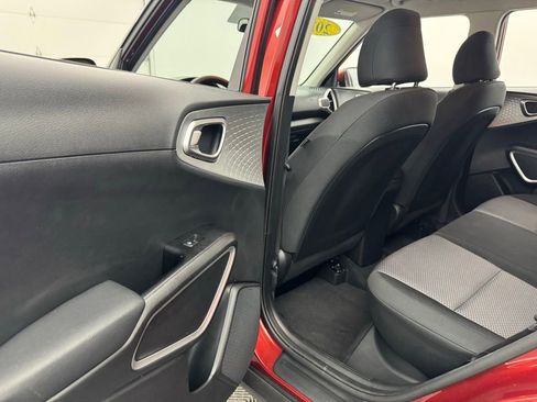 Used 2025 Kia Soul LX w/ LX Technology Package image 35