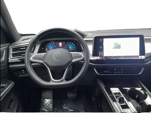 Used 2024 Volkswagen Atlas Cross Sport SE w/ Black Wheel Package FWD image 33