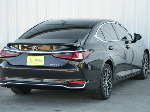 Used 2023 Lexus ES 300h w/ Premium Package image 53