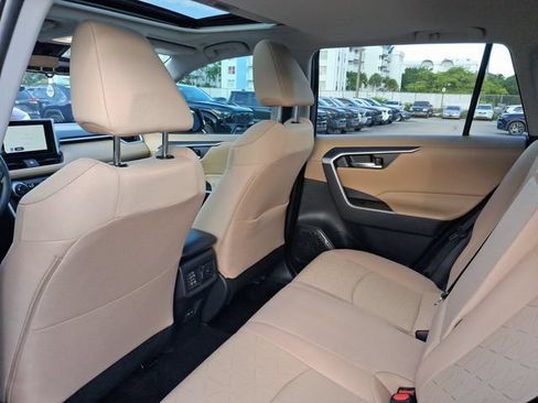 Used 2025 Toyota RAV4 XLE w/ Convenience Package FWD image 5