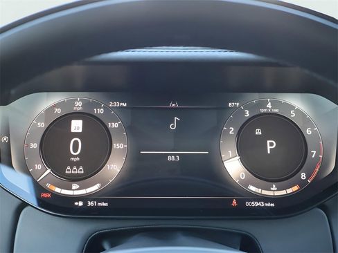 Certified 2025 Land Rover Range Rover SE image 27