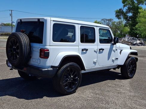 Used 2025 Jeep Wrangler Unlimited Sahara w/ Safety Group AWD/4WD image 12