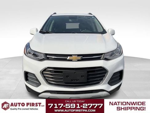 Used 2018 Chevrolet Trax LT w/ LT Convenience Package AWD/4WD image 2