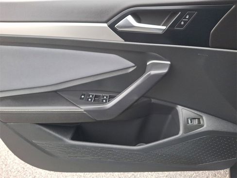 Used 2025 Volkswagen Jetta SE image 12