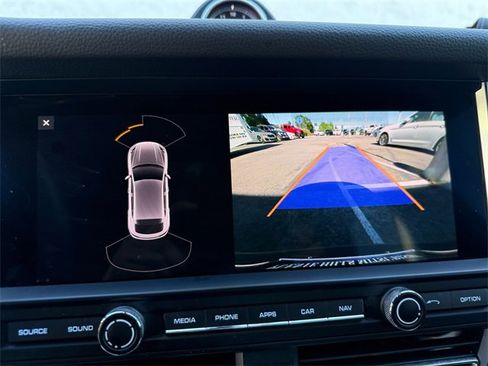 Used 2021 Porsche Macan image 20