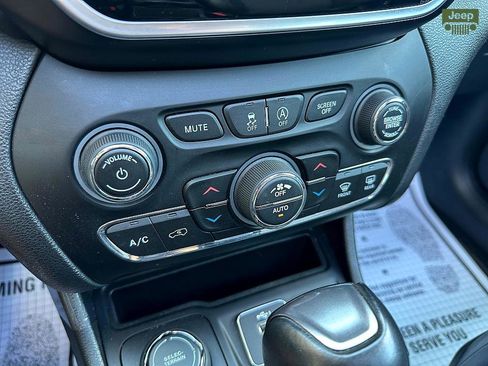 Used 2021 Jeep Cherokee Limited image 20