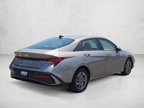 Used 2024 Hyundai Elantra SEL FWD image 6