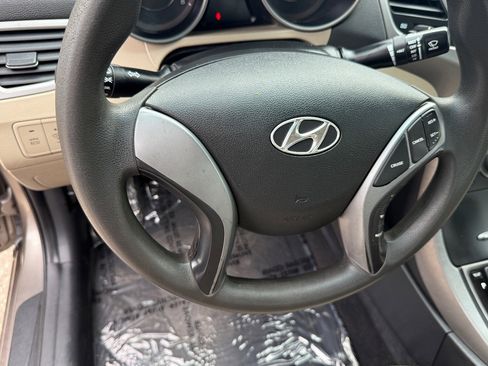 Used 2015 Hyundai Elantra SE image 19