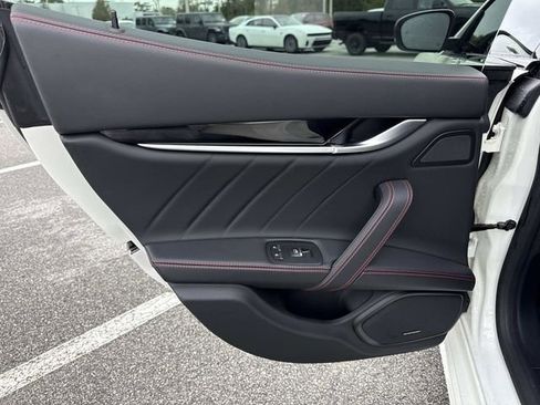 Used 2023 Maserati Ghibli Modena image 12