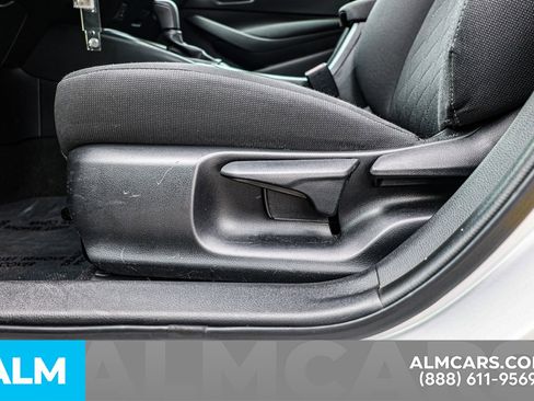 Used 2023 Toyota Corolla LE image 21