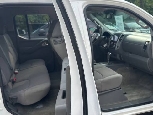 Used 2014 Nissan Frontier SV w/ SV Value Truck Package AWD/4WD image 7
