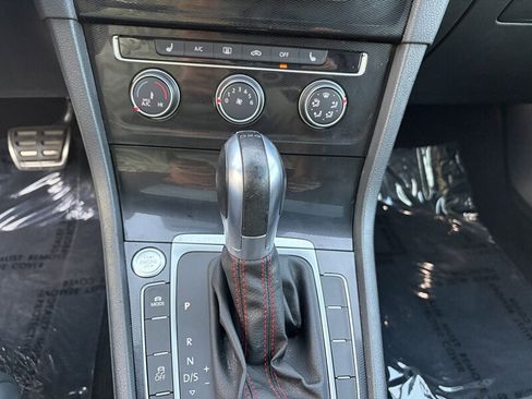 Used 2017 Volkswagen GTI SE image 20