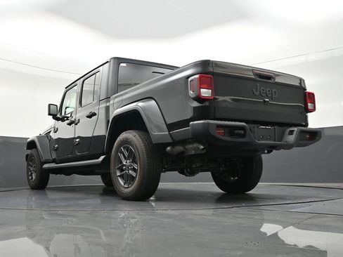 Used 2025 Jeep Gladiator Sport image 24