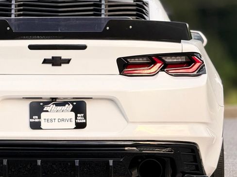 Used 2020 Chevrolet Camaro LT RWD image 17