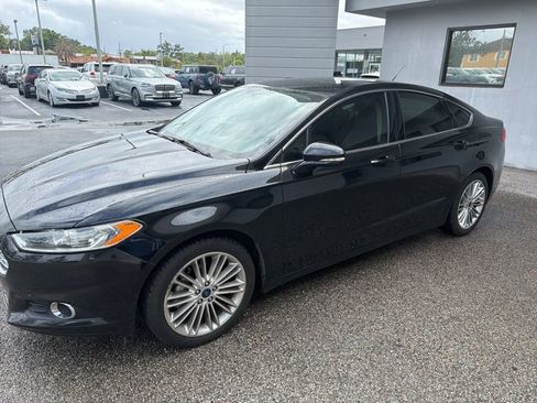 Used 2016 Ford Fusion SE w/ Equipment Group 202A image 3