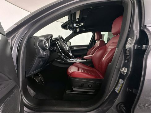 Used 2023 Alfa Romeo Stelvio Veloce AWD/4WD image 13