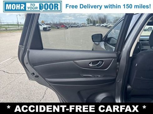 Used 2016 Nissan Rogue SV w/ SV Premium Package image 30