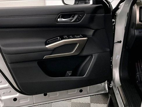 New 2025 Nissan Pathfinder Platinum w/ Lighting Package (N93) image 29