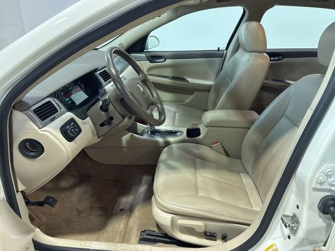 Used 2008 Chevrolet Impala LTZ FWD image 19