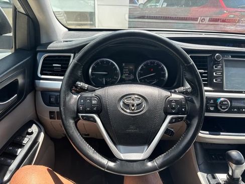 Used 2018 Toyota Highlander XLE AWD/4WD image 14