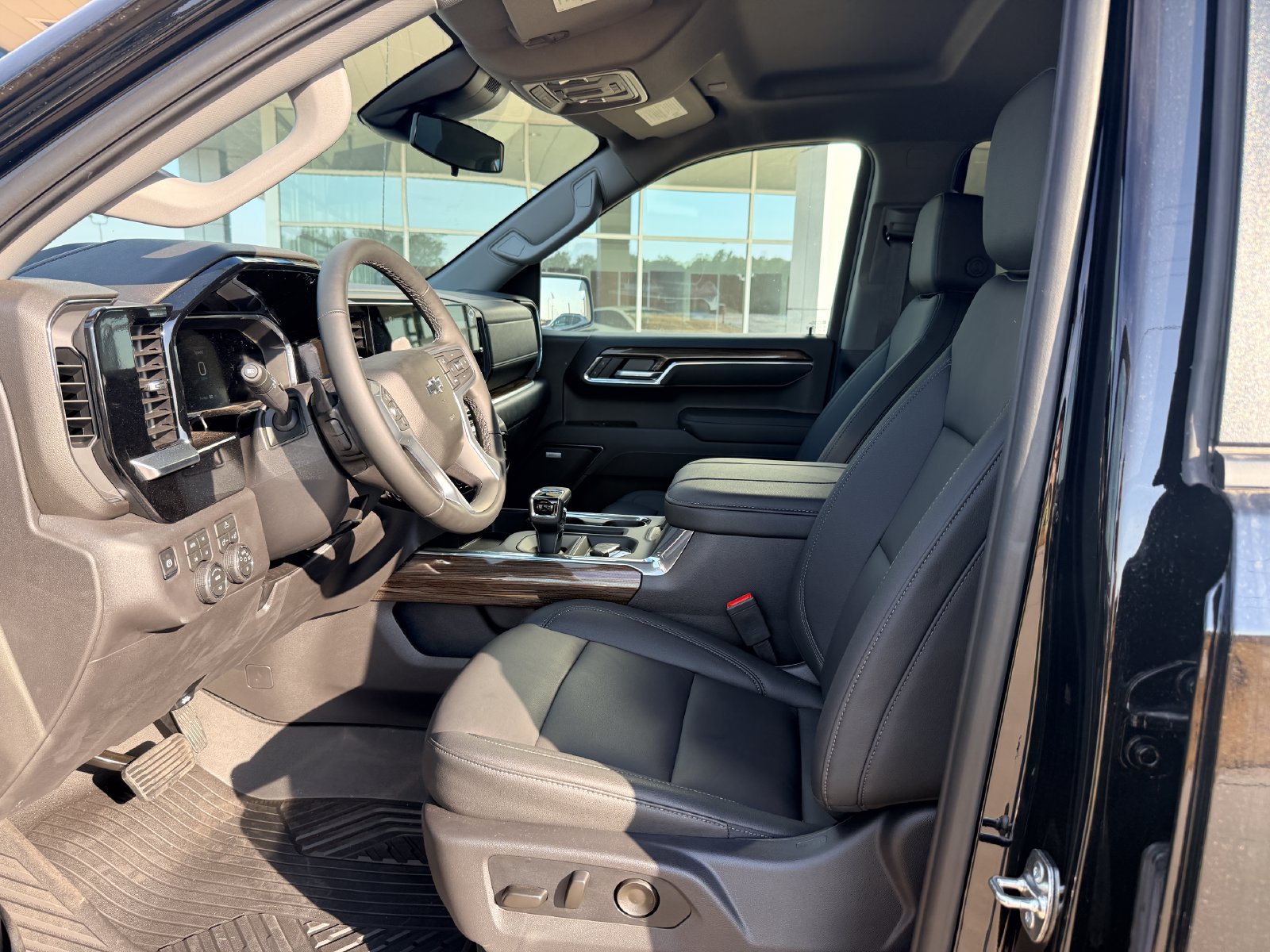 New 2026 Chevrolet Silverado 1500 RST w/ Dark Appearance Package AWD/4WD image 9