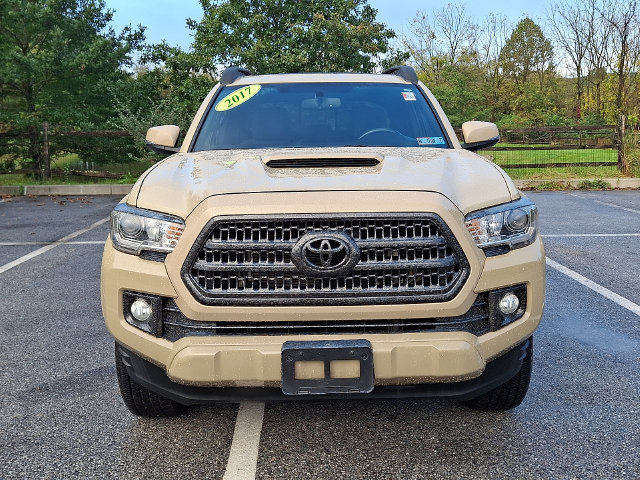 Used 2017 Toyota Tacoma TRD Sport w/ Premium & Technology Package AWD/4WD image 2