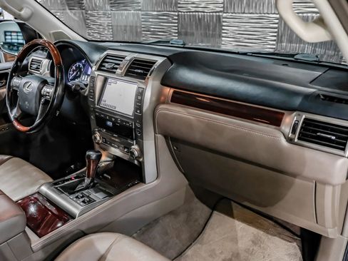 Used 2016 Lexus GX 460 image 19